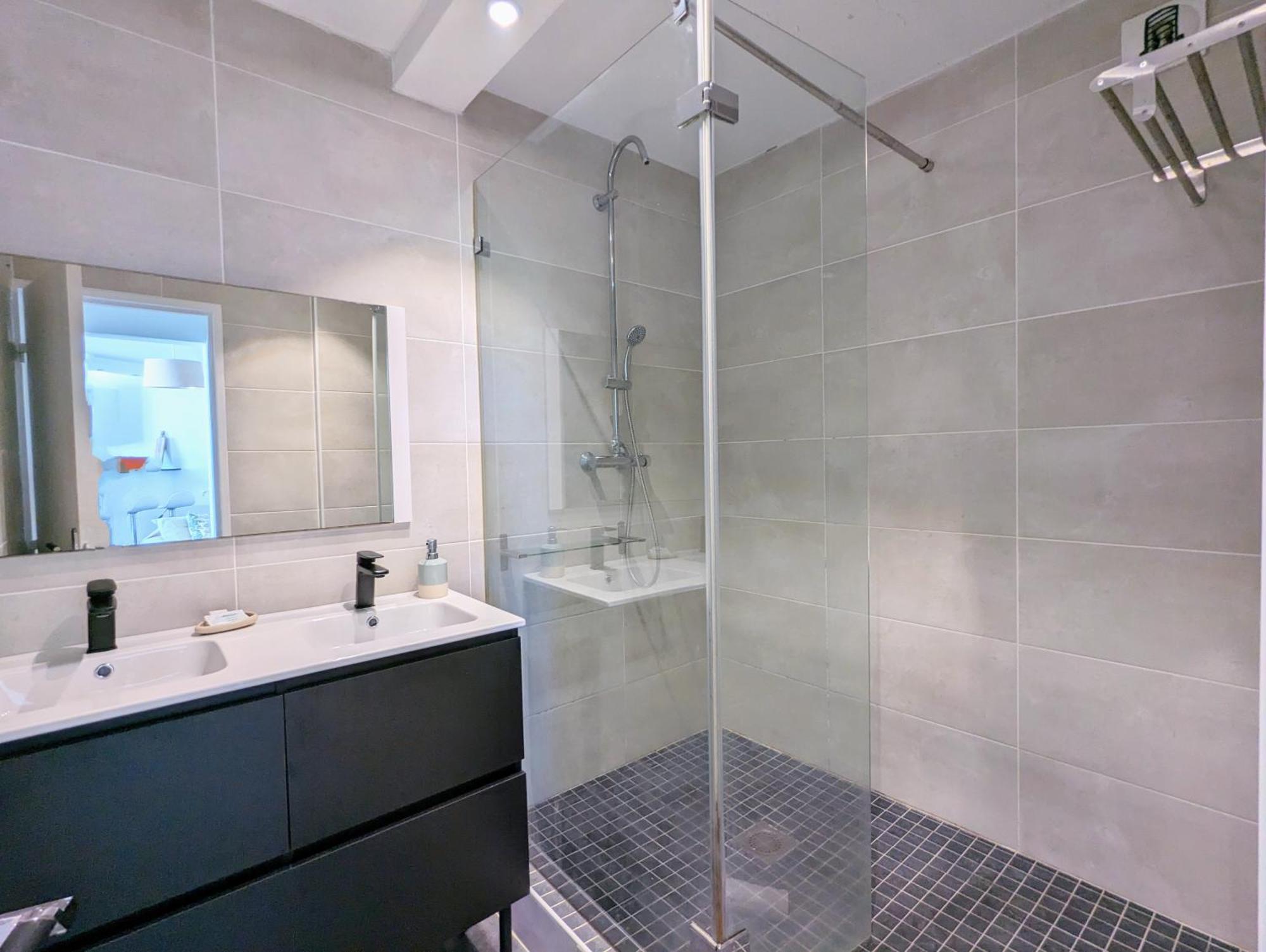 Cap Saint Gilles - T3 Vue Sur Le Port Apartment Exterior photo