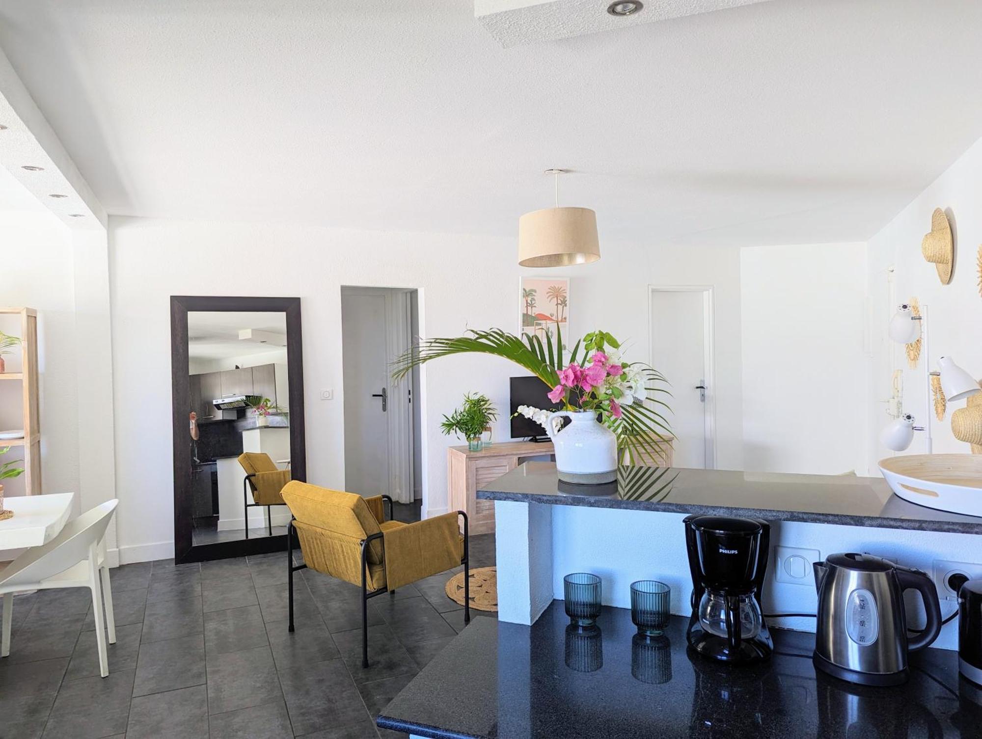 Cap Saint Gilles - T3 Vue Sur Le Port Apartment Exterior photo