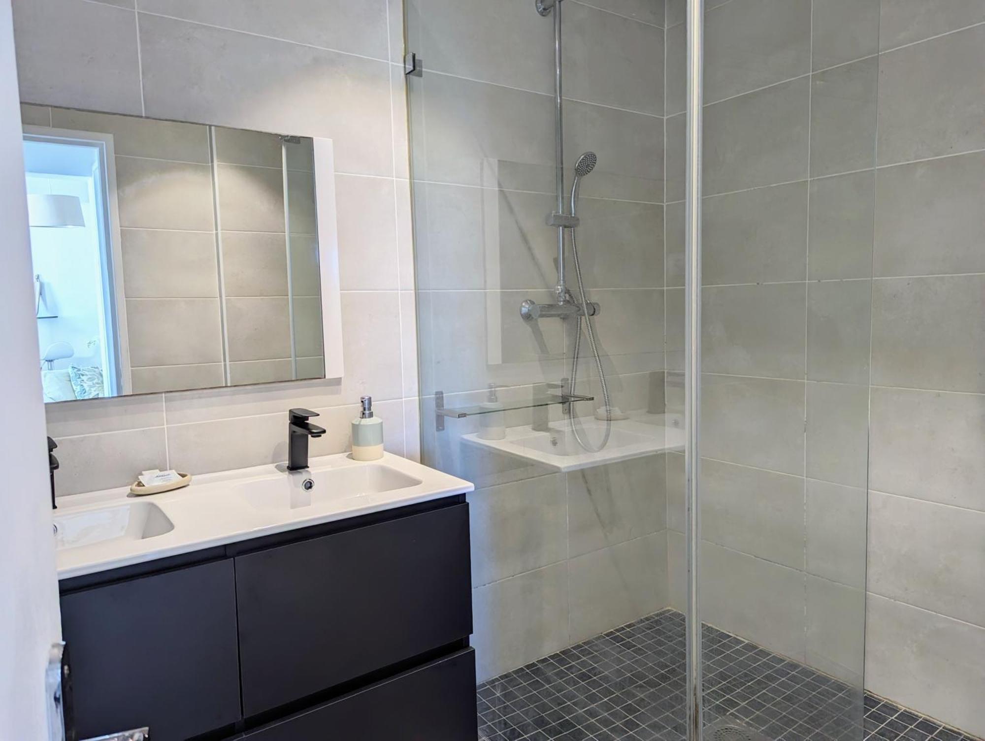 Cap Saint Gilles - T3 Vue Sur Le Port Apartment Exterior photo